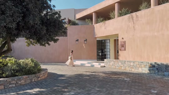 Moments from a quiet stay at Phaea Blue